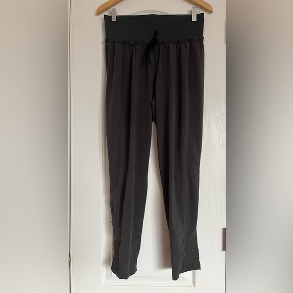 Athleta Women’s Spar Pant in Black Olive Size Small - Picture 2 of 6